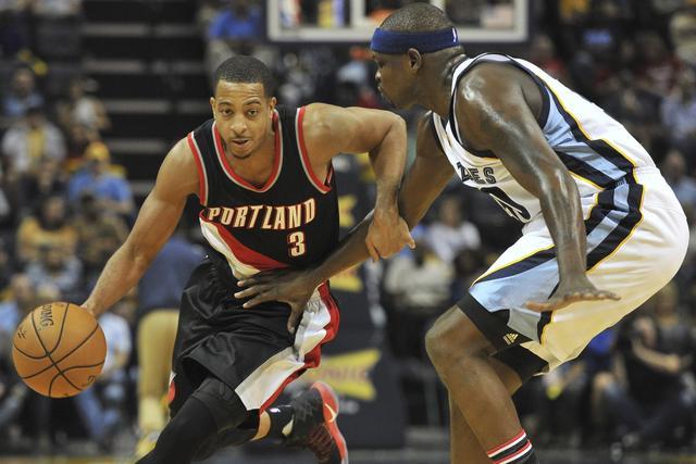 身穿申花队 身穿申花队